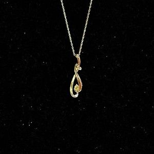 10K White Gold Women's Swirl Diamond Pendant Necklace
